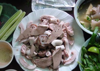 Lòng 'tắm' hóa chất vẫn lên mâm đều