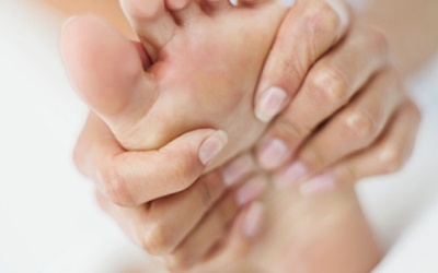 Làm gì để giảm mồ hôi tay chân?