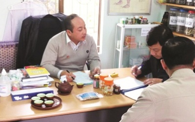 'Sờ gáy' phòng khám 'chui' Đông Y Việt!