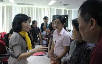 Con tự kỷ, cha mẹ phải đặc biệt kiên trì