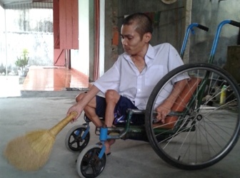 Kỳ tích tự ngồi dậy sau 40 năm liệt giường