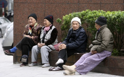 Bảo vệ sức khỏe người cao tuổi trong mùa đông