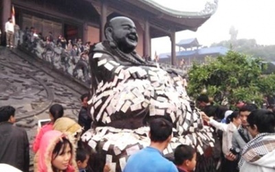 Tệ đốt mã, rải tiền mùa lễ hội: Phật tại tâm mà!