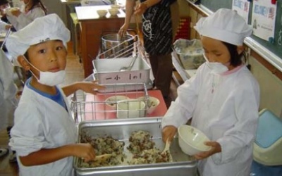 Nhật: Hơn 900 học sinh tiểu học bị ngộ độc thực phẩm