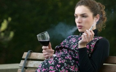 Mẹ bầu hút thuốc, con có nguy cơ sứt môi, hàm ếch