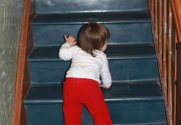 Giữ bé an toàn ngày Tết