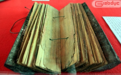 Lần đầu tiên trưng bày bản kinh cổ trên lá buông