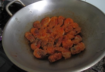 Tết ăn tôm càng kho tàu