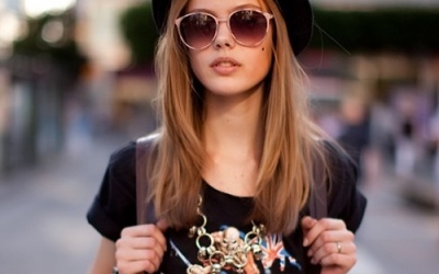 Đeo kính đen có tác dụng chống tia cực tím?