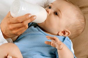 Mỹ đề xuất siết chặt quản lý sữa cho trẻ sơ sinh