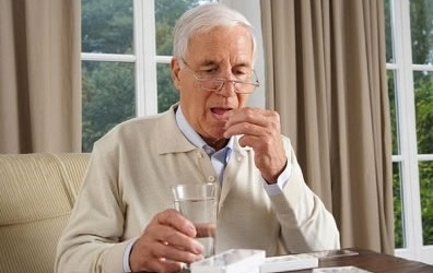 Tác dụng phụ của thuốc với người già