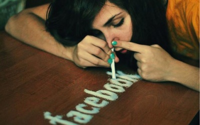 Hãy ngừng... Facebook trước khi não suy sụp