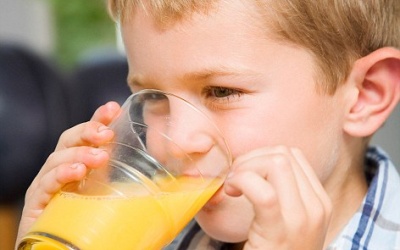 Khi nào cho bé uống nước hoa quả?