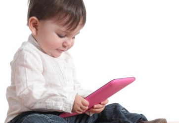 Tác hại khi giao máy tính bảng cho trẻ để 'yên thân'