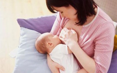 Dùng Ích Tâm Khang có ảnh hưởng gì đến con bú mẹ?