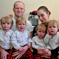 Mẹ vô sinh bỗng đẻ một lúc 4 con