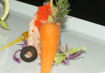 Cá hồi áp chảo sốt chanh dây