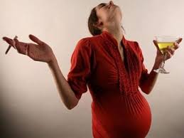 Thai phụ dùng rượu dễ sinh non