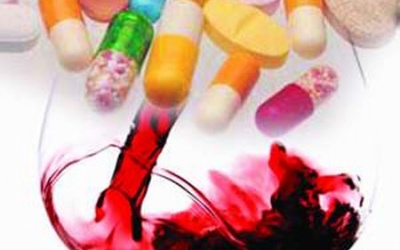 8 nhóm thuốc cấm rượu bia 'bén mảng'