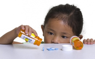 Cách sơ cứu khi trẻ uống nhầm thuốc hoặc hóa chất.