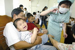 Trung Quốc: Trẻ nhập viện hàng loạt do ngộ độc thực phẩm