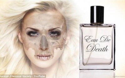 Bệnh hoạn như... nước hoa có mùi xác chết