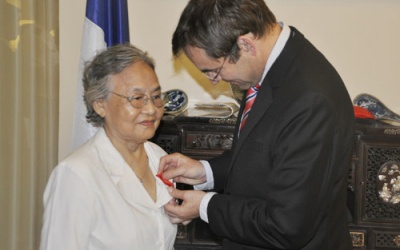 PGS, BS Nguyễn thị Hội được tặng huân chương Bắc đẩu Bội tinh của Pháp