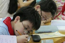 Cách đơn giản tự kiểm tra thị lực của trẻ