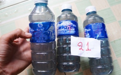 'Thầy' chữa bệnh bằng nước lọc, rau dại...