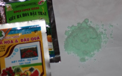 Tận mục sở thị thuốc 'phun một đêm, sáng mai thu hoạch'