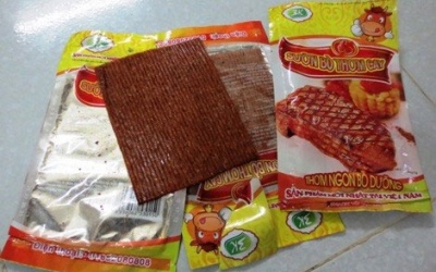 Kiểm tra cơ sở sản xuất 'snack sườn bò' làm từ bột mỳ