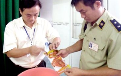 Cơ sở sản xuất 'sườn bò thơm cay'  là của người Trung Quốc?