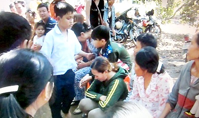 Cha nuôi 'thần y' nhí bị phạt 35 triệu đồng