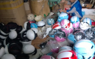 Lò sản xuất mũ bảo hiểm siêu rẻ, siêu... dỏm