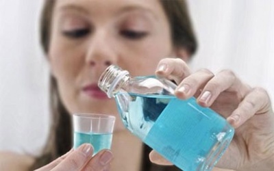 Dùng nước súc miệng sai cách dễ mắc ung thư