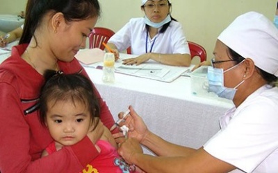 Phòng sởi: Có thể cho con tiêm mũi nhắc lại dù chưa đến lịch