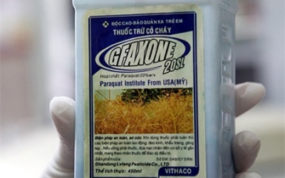 Bé trai 11 tháng tuổi bị tử vong do mẹ ép uống thuốc diệt cỏ