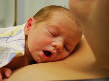 Chăm sóc trẻ sinh non theo phương pháp kangaroo