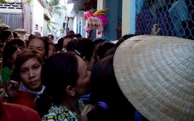 Vụ bé gái chết trong ngày đầu đi nhà trẻ: Do sặc cháo