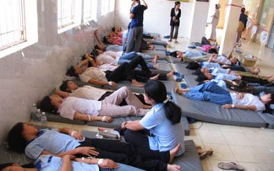 Gần 200 người ngộ độc, 1 người chết sau khi ăn cỗ cưới