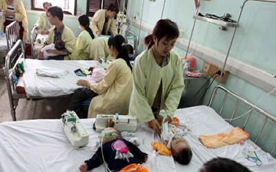 Hỗn loạn thông tin, phụ huynh lóng ngóng đối phó với sởi