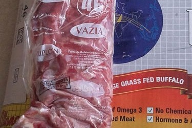 Treo thịt bò, bán thịt gì?