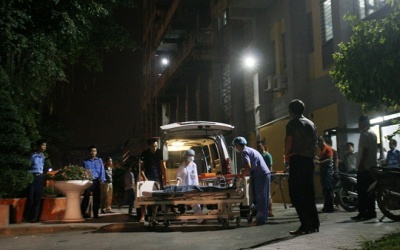 Bé 8 tuổi chết bất thường, người nhà vây viện Nhi trung ương