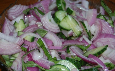 Món ngon trong 5 phút: Nộm dưa leo củ hành tím