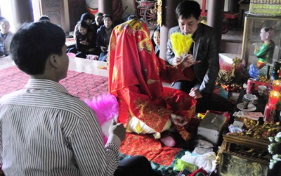 Phạt 30 triệu đồng vì chữa bệnh theo kiểu mê tín