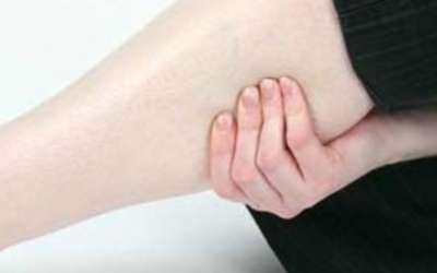 Thường xuyên bi tê chân tay, có phải do thiếu chất?