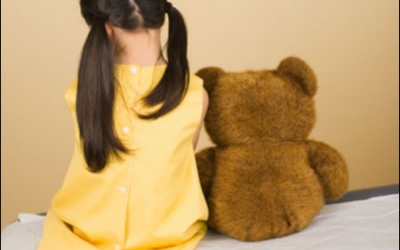 Sinh con muộn, trẻ dễ bị tự kỷ