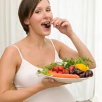 Những thực phẩm bà bầu cần tránh