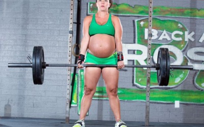 Bầu 9 tháng vẫn lập kỷ lục nâng tạ