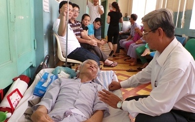 Các nạn nhân vụ thầy giáo tạt axit đã xuất viện